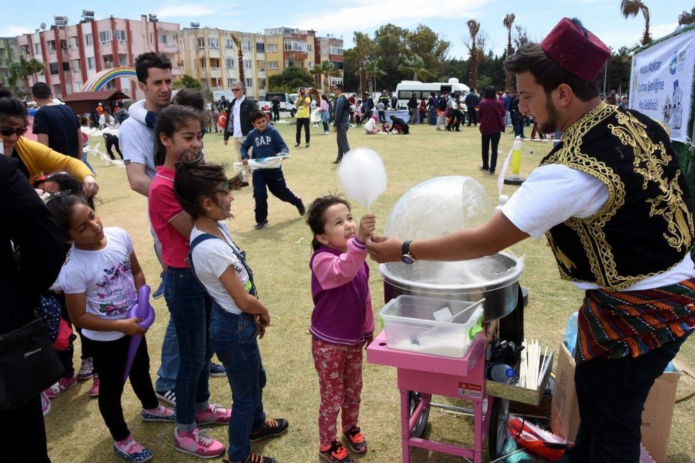 Aliağa’da Gökyüzü Uçurtmalarla Renklendi