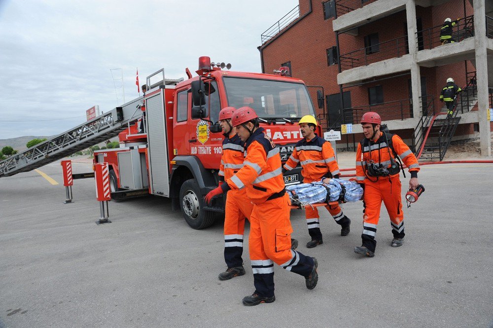 İtfaiyeciler Mesleki Yeterliliklerini Tatbik Etti