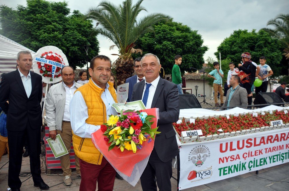 Aydın’da En İyi Çilek Yetiştiricileri Belirlendi