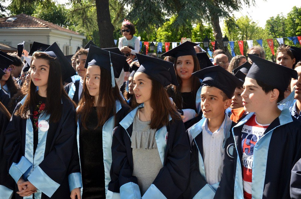 Üsküdar Çocuk Üniversitesi İlk Mezunlarını Verdi