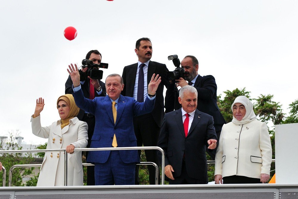 Cumhurbaşkanı Erdoğan Ankara Arena Dışında Bekleyen Partililere Hitap Etti