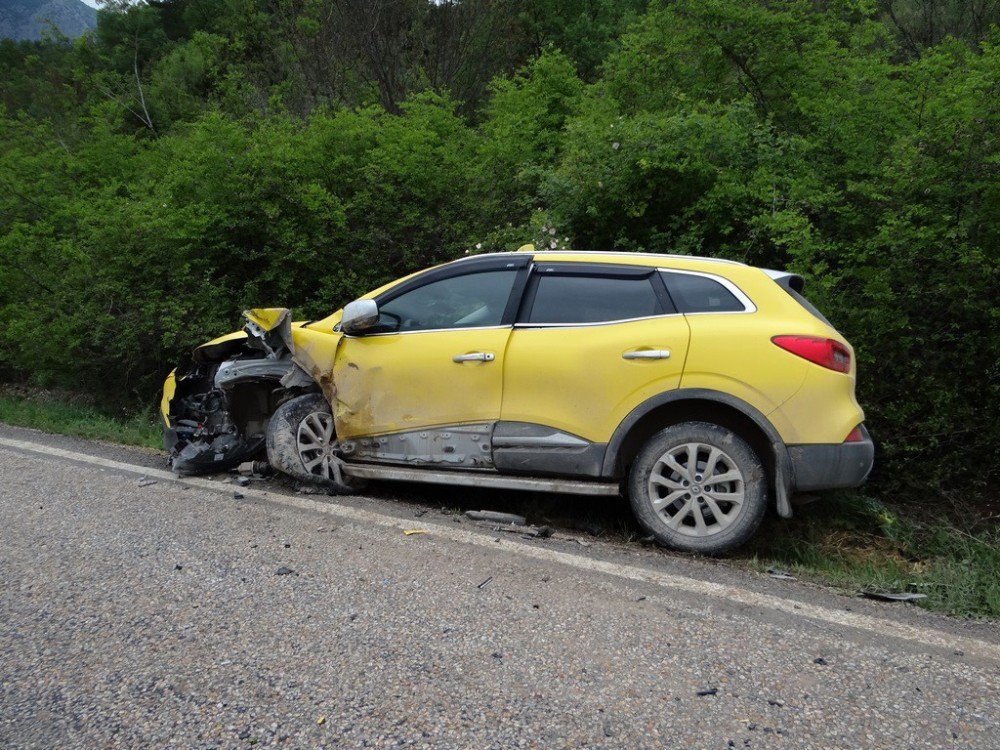 Bilecik’te Otomobiller Çarpıştı: 2 Yaralı