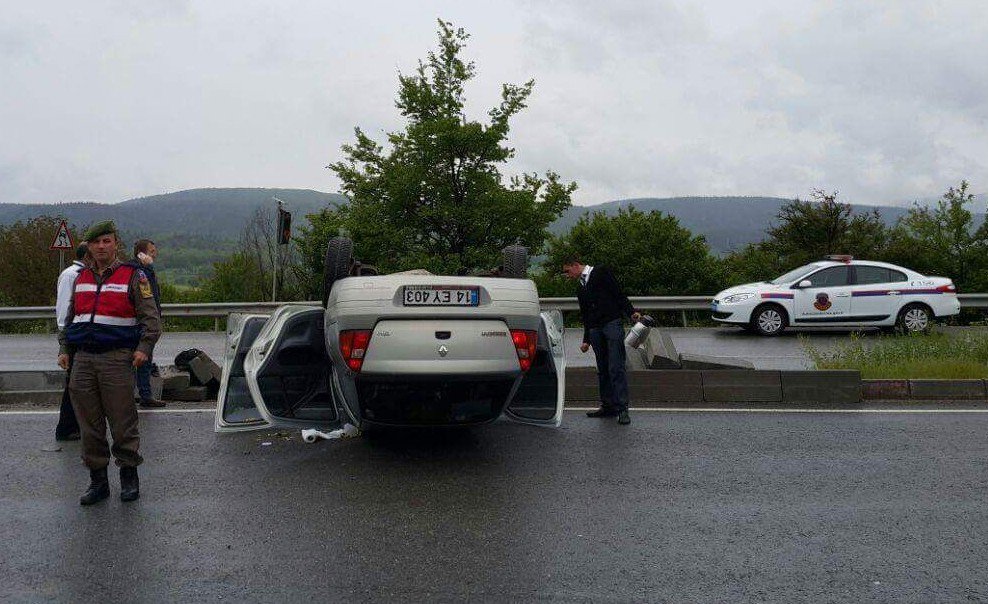 Bolu’da Takla Atan Otomobilde İki Kişi Yaralandı