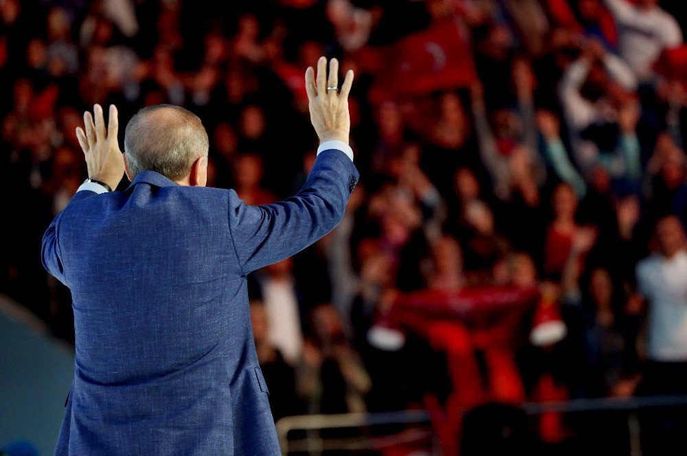 Erdoğan’dan Ak Parti Teşkilatlarında Yenileme Hareketi Sinyali