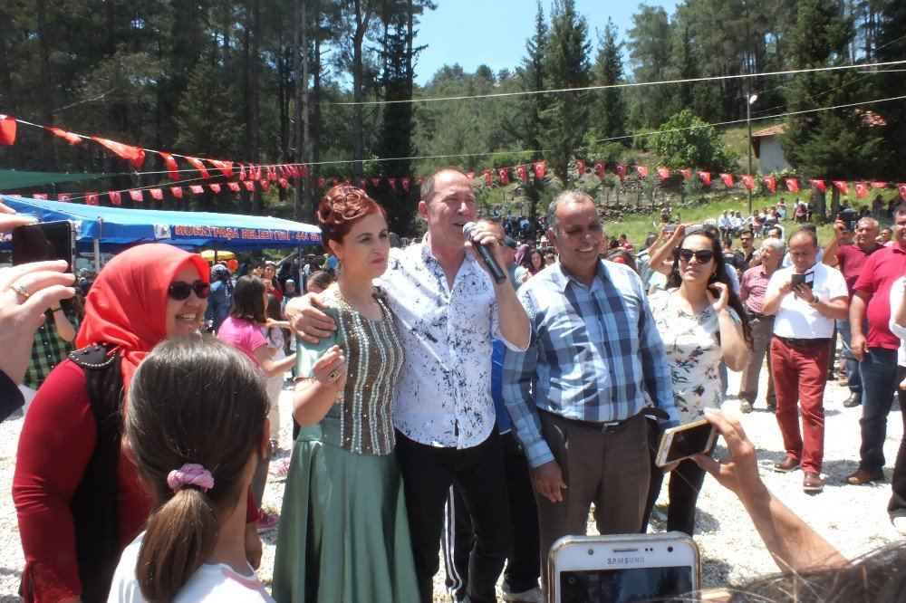 Sümer Ezgü Yörük Şenliğinde Konser Verdi