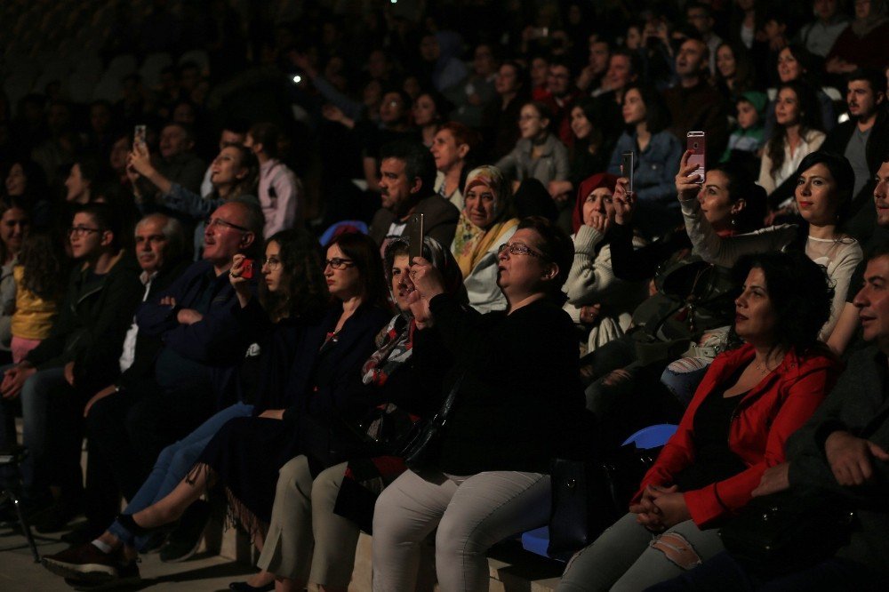 Denizli’de Barış Manço’nun Unutulmaz Eserleri İle Konser Verildi