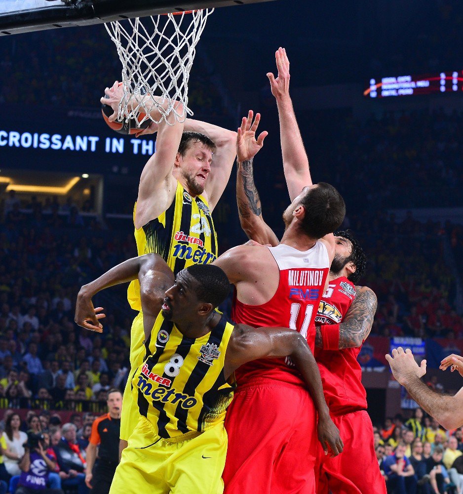 Ekpe Udoh, Yunanlılar’a Pota Altını Kararttı