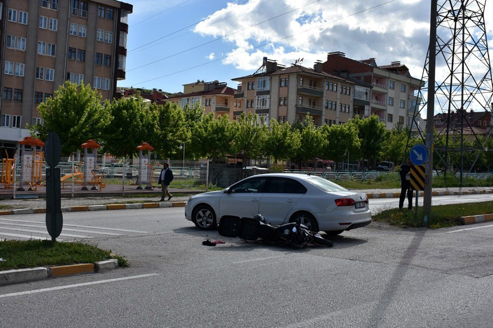 Kastamonu’da Motosiklet İle Otomobil Çarpıştı: 2 Yaralı