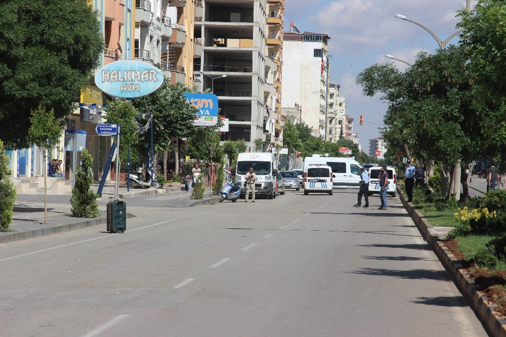 Sürücünün Dalgınlığı Emniyeti Bomba Alarmına Geçirdi