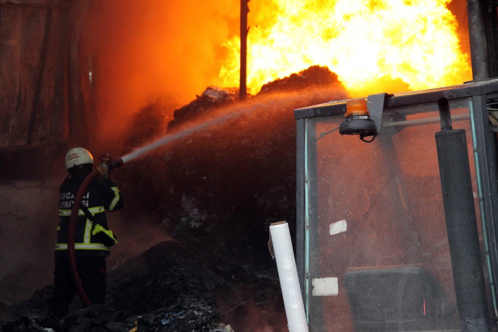 Gebze’de Plastik Geri Dönüşüm Fabrikasında Yangın