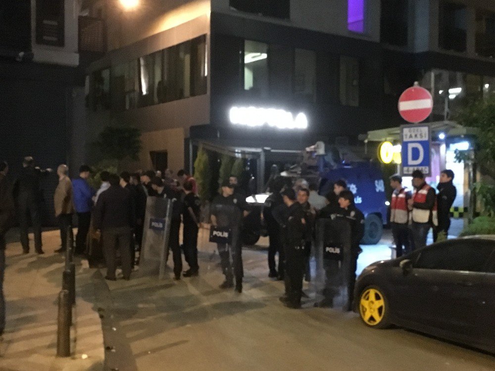 Olimpiakos Taraftarları Taksim’de Ortalığı Bibirine Kattı