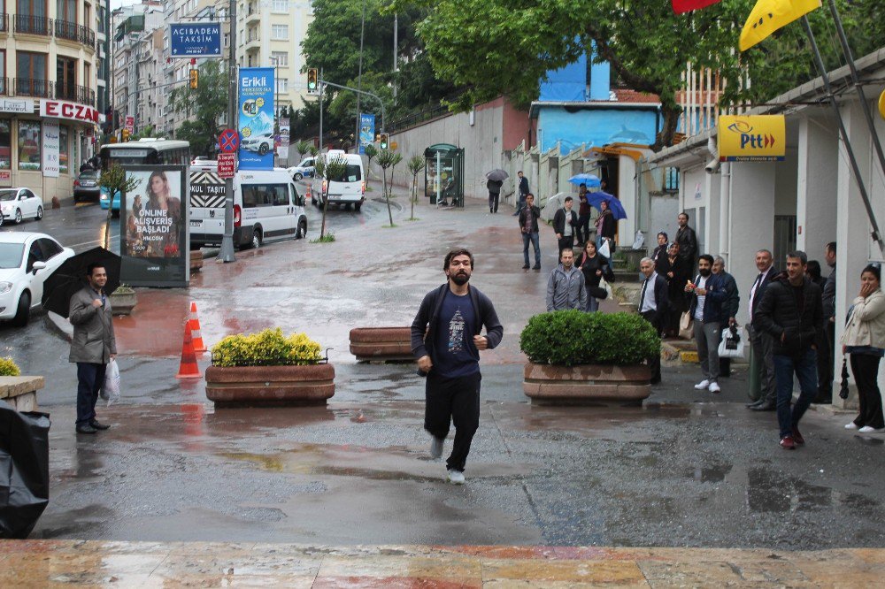 Kpss’ye Geç Kalan Adaylar Görevlilere Dakikalarca Dil Döktü