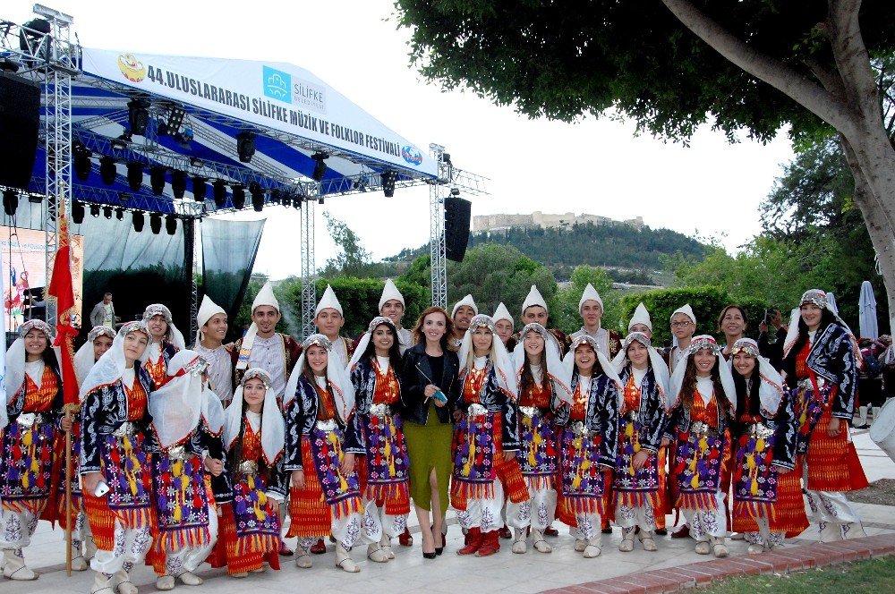 Uluslararası Silifke Müzik Ve Folklor Festivali Başladı