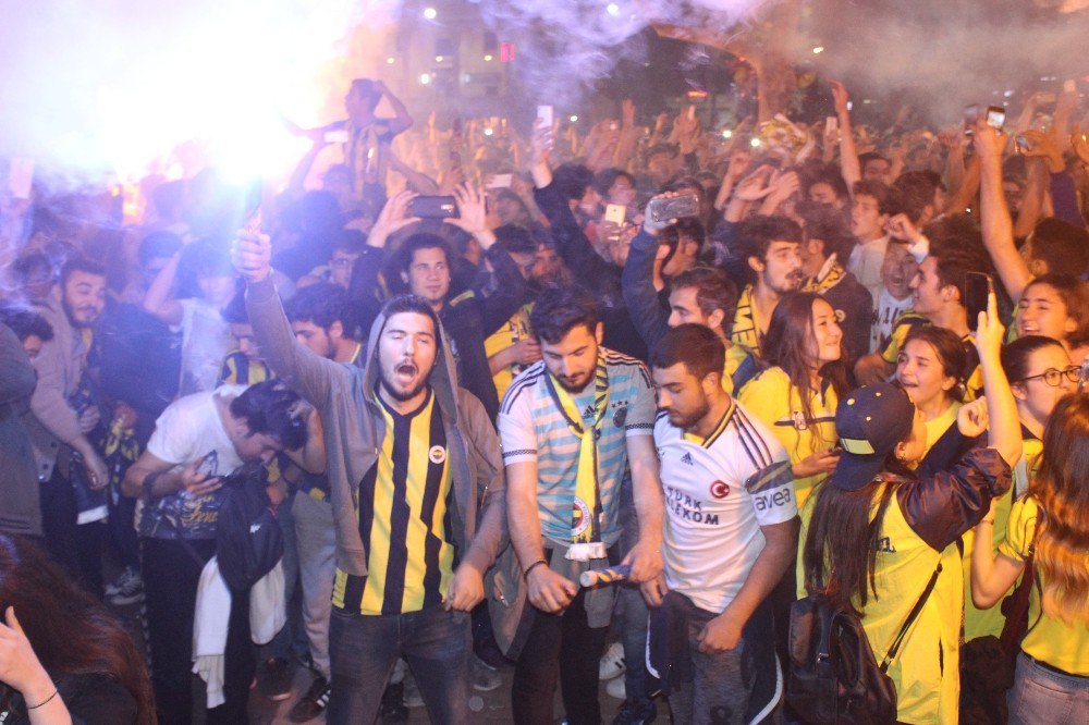 Denizli’de Fenerbahçe’nin Şampiyonluğu Kutlandı