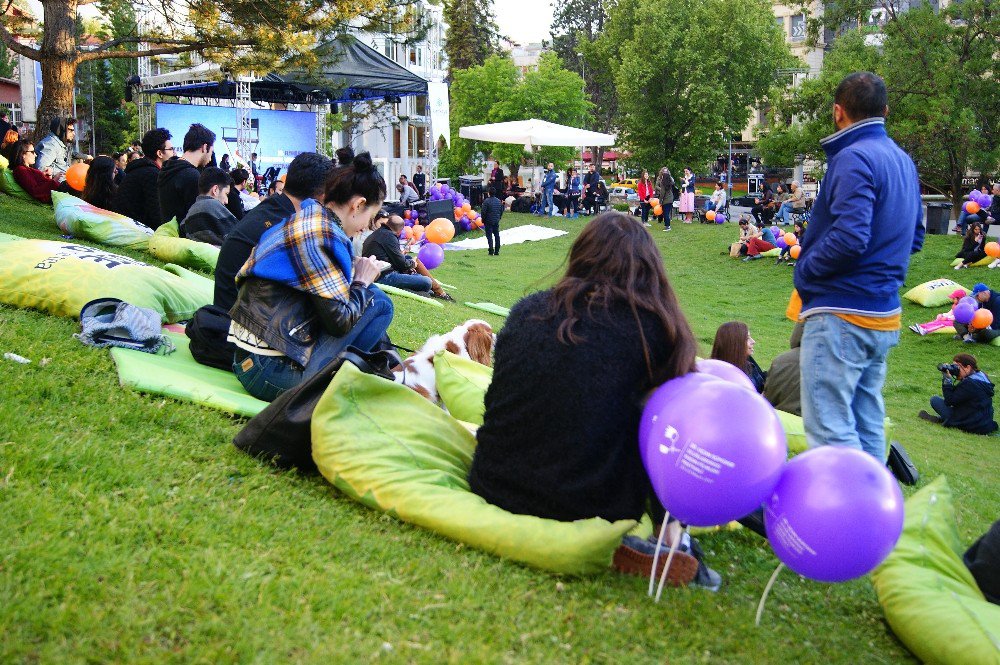 Uçan Süpürge 20’inci Yaşını Festival Açılışıyla Kutladı