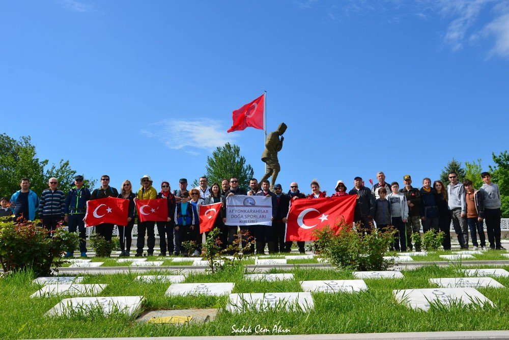 Afdos Üyeleri Büyük Taarruz Şehitliği’ne Yürüdü