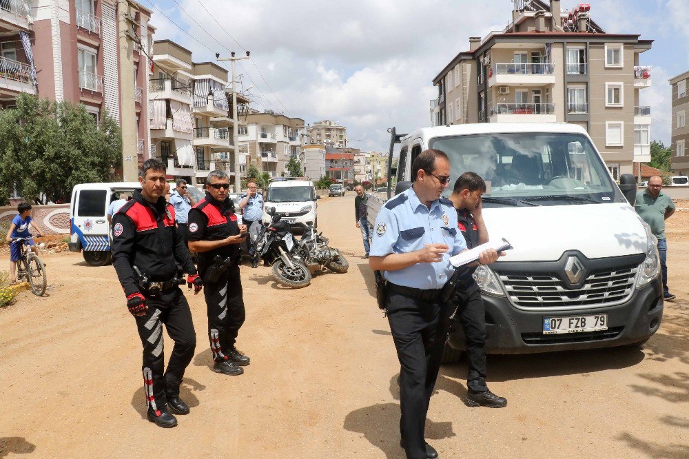 Kamyonetle Çarpışan İki Yunus Polisi Yaralandı