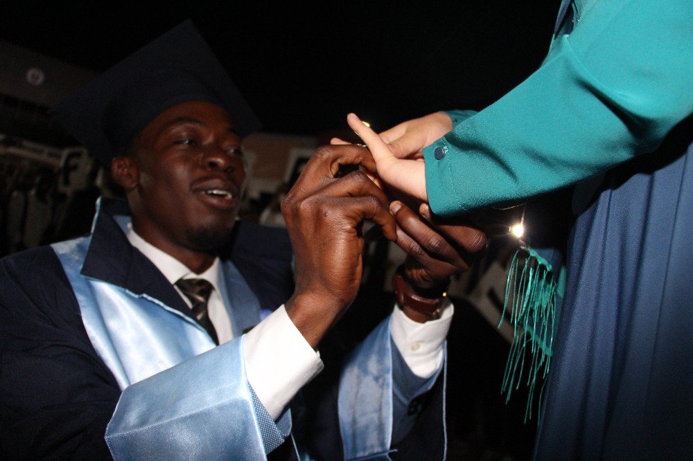 Afrikalı Mohammed Hem Diplomasına Hem De Sevdiğine Kavuştu