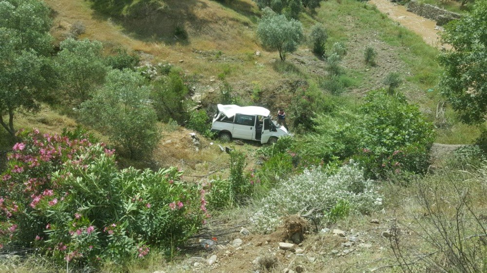 Nazilli’de İşçi Servisi Köprüden Uçtu: 9 Yaralı