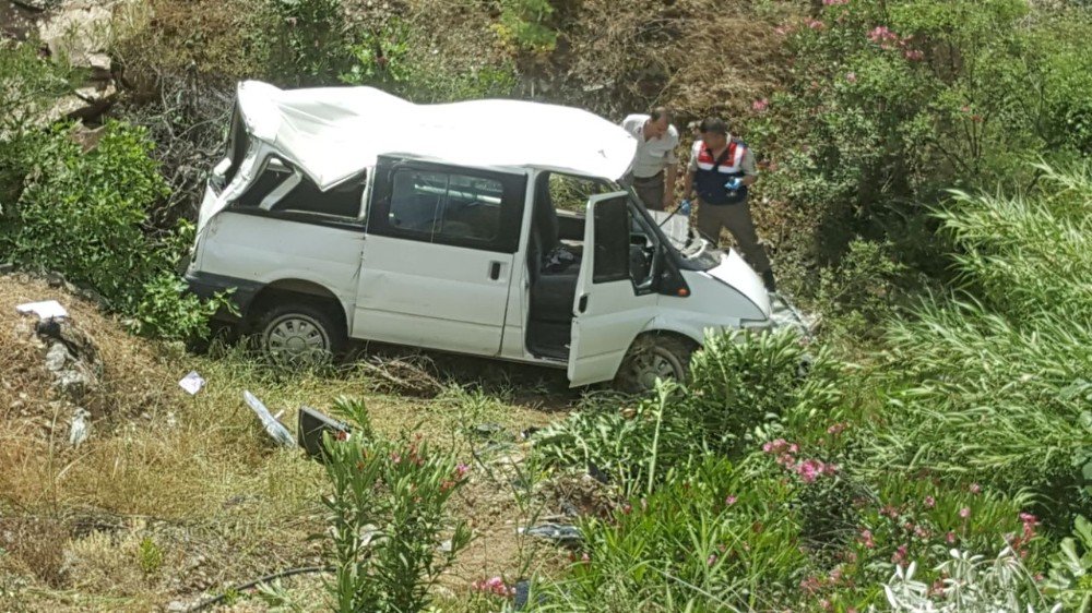 Nazilli’de İşçi Servisi Köprüden Uçtu: 9 Yaralı