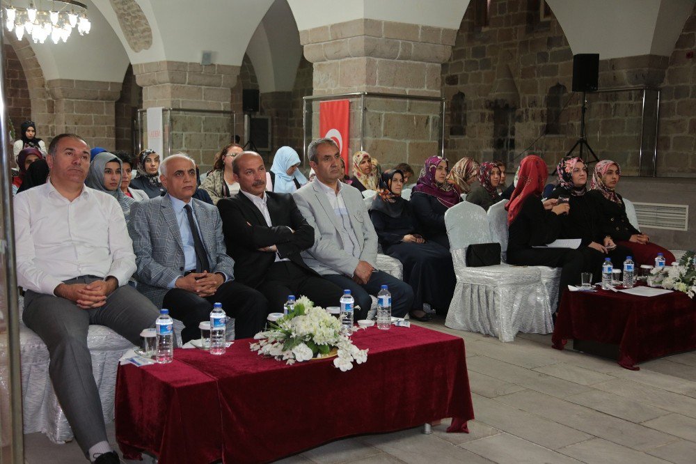 ‘Kadın Yasal Hakları Eğitimi’ Konusunda Konferans Düzenlendi