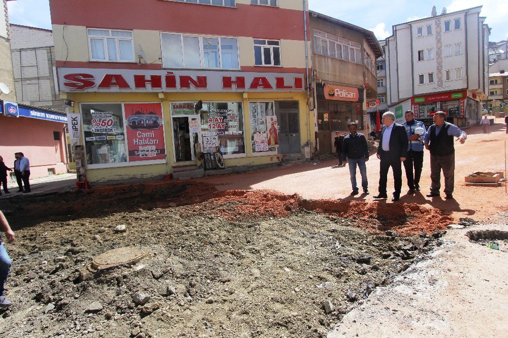 Bayburt Belediyesi Yol Ve Sosyal Donatı Çalışmalarına Devam Ediyor