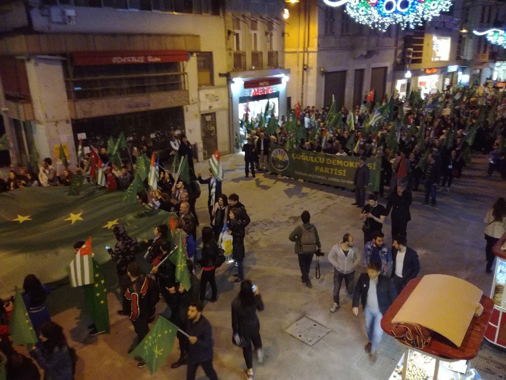 Çerkes Soykırımı Kurbanları Taksim’de Anıldı