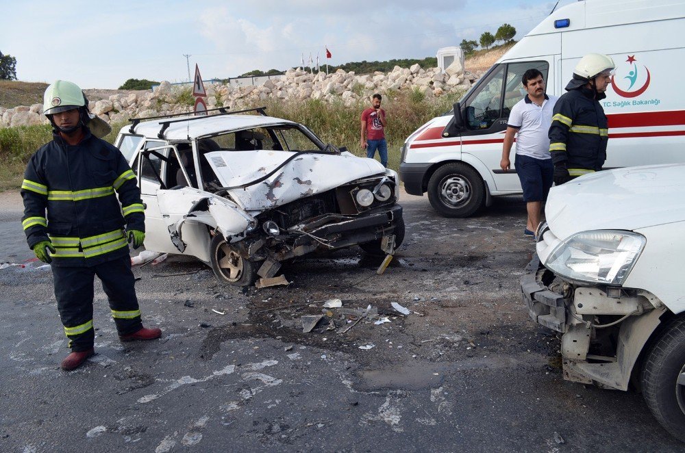 Didim’de Araçlar Kafa Kafaya Çarpıştı