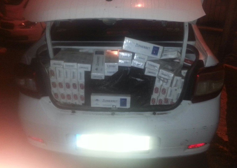 Erzurum’da Kapan Atılarak Durdurulan Otomobilde 18 Bin 250 Paket Kaçak Sigara Ele Geçirildi