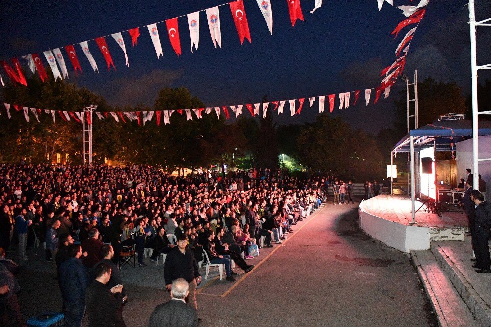 Başkan Kılıç, Fenerbahçe Erkek Basketbol Takımı’nın Şampiyonluğunu Taraftarlarla Kutladı