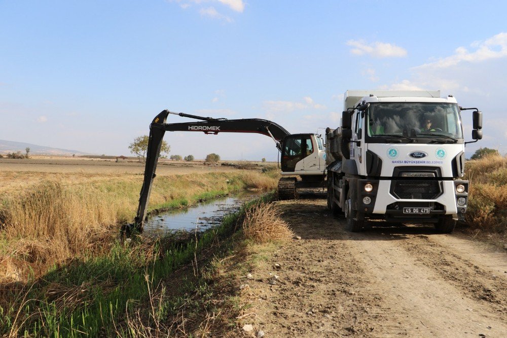 Manisa Derelerinden 240 Bin Ton Çöp Çıkarıldı