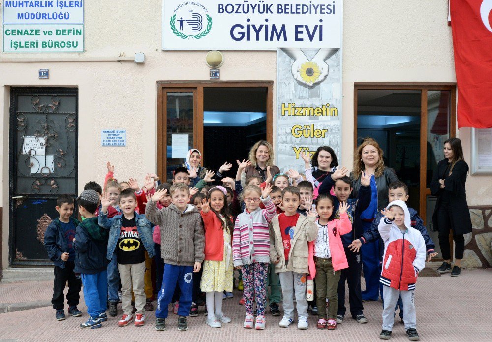 Miniklerden Bozüyük Belediyesi Giyim Evi’ni Kıyafet Bağışı