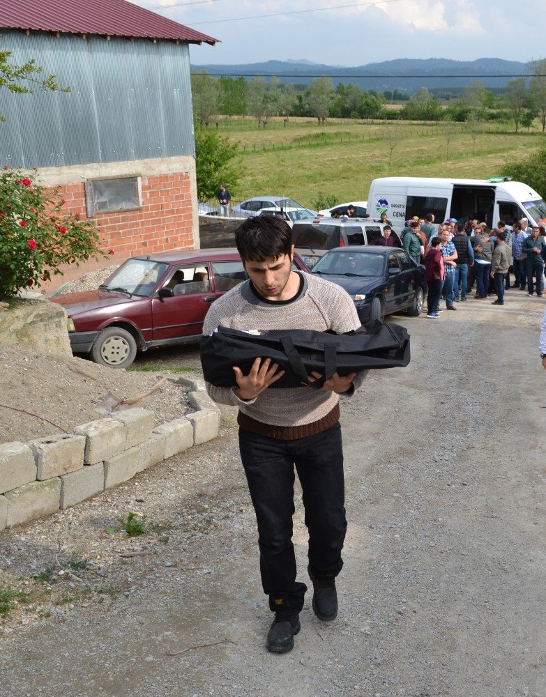 Acılı Anne Oğlunu Son Kez Koklayarak Son Yolculuğuna Uğurladı