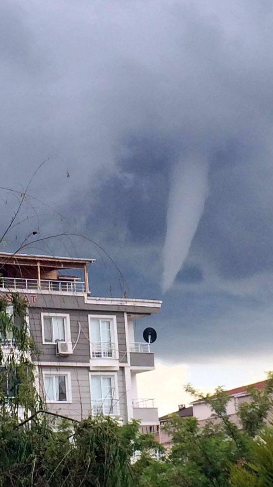 Çerkezköy Semalarında Hortum Görüldü