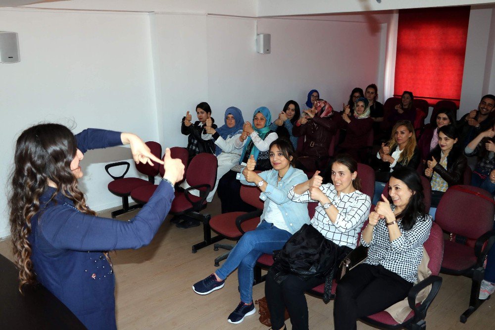 Yozgat’ta Açılan Kursta Vatandaşlar İşaret Dili Öğreniyor