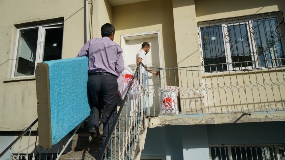 Adıyaman Belediyesinden Eşi Tarafından Terk Edilen Kadına Yardım