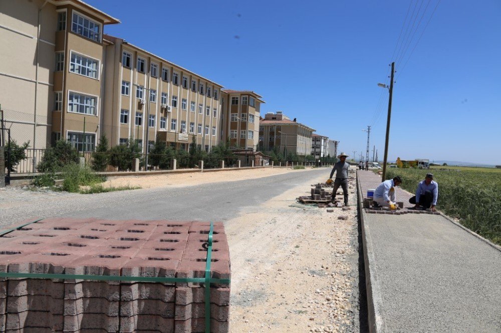 Adıyaman Belediyesinden Okul Yoluna Kaldırım Çalışması