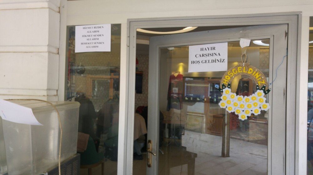 Bolvadin’de “Hayır Çarşısı” Açıldı