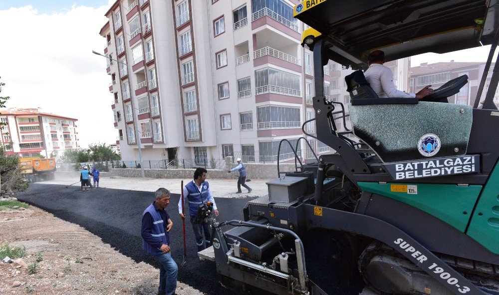 Çöşnük Mahallesindeki 22 Sokakta 10 Km’lik Sıcak Asfalt Yapıldı