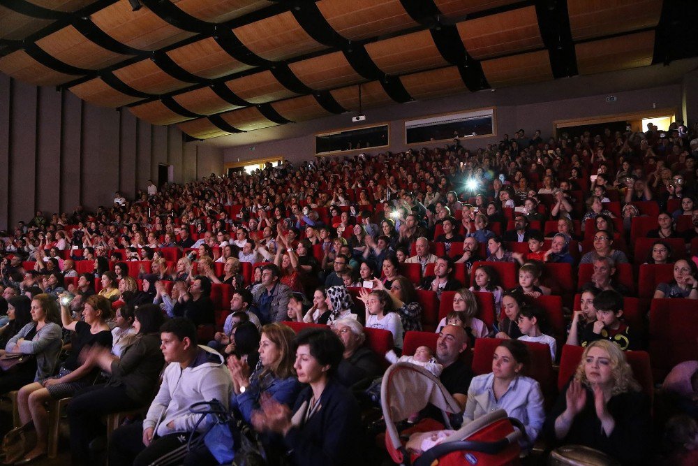 Altınköprü Halk Dansları Topluluğu Performansıyla Mest Etti