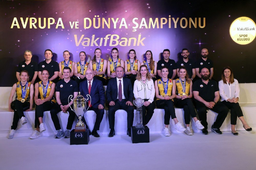 Avrupa Ve Dünya Şampiyonu Vakıfbank, Basınla Buluştu