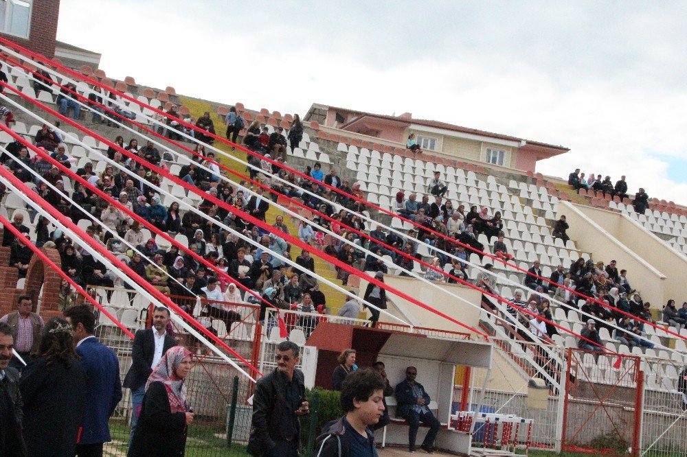 Depreme Dayanıksız Tribünlerde Oturma Israrı