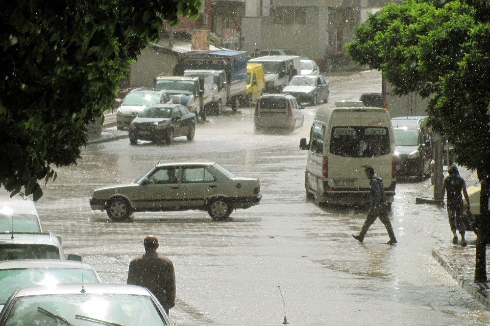 Kısa Süreli Dolu Yağışı, Çiftçiyi Korkuttu