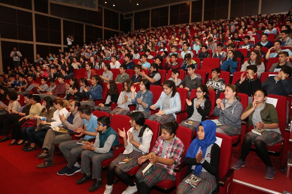 Arya: “Hayal Gücünüzün Gelişmesi İçin Okuyun Ve Gezin”