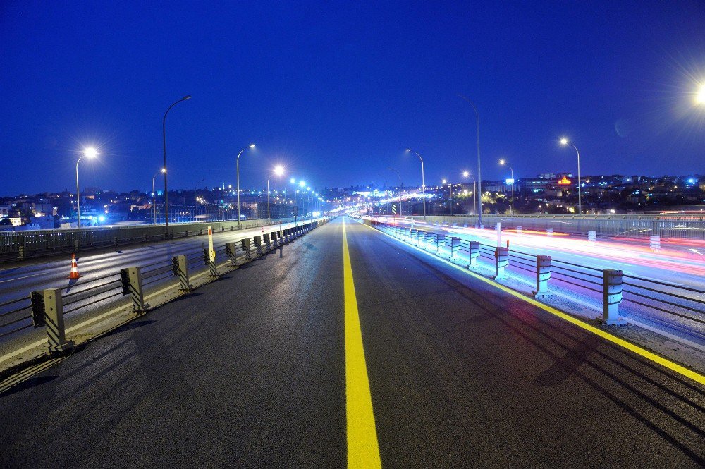 İstanbul’da Trafiği Aksatmayan ‘Taşımalı’ Asfalt Çalışması