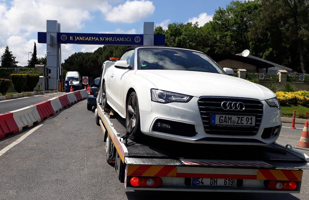 Fenerbahçeli Ozan Tufan’ın Da Gözaltına Alındığı Operasyonda Ele Geçirilen Araçlar İl Jandarma Komutanlığı’na Getirildi