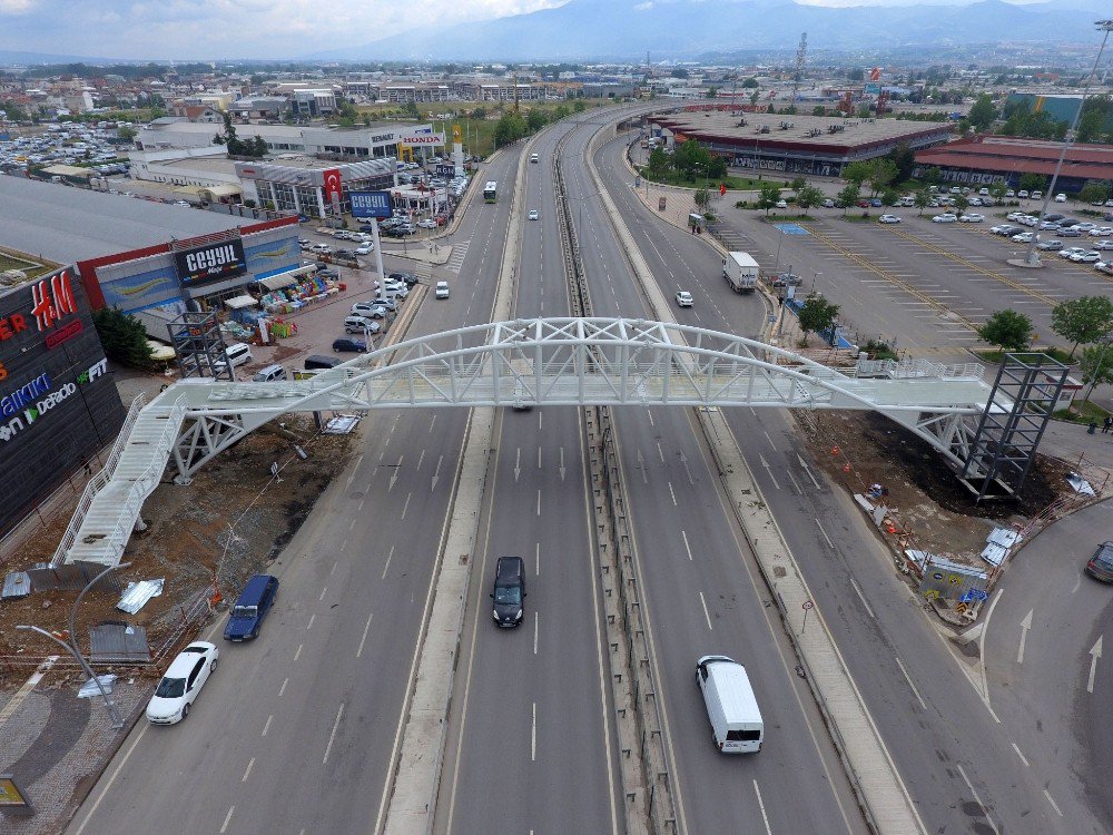 Büyükşehir’den, Bir Gecede Yaya Köprüsü