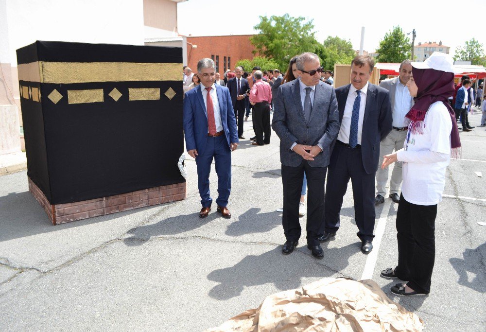 İmam Hatip Ortaokulu Öğrencilerinin Projeleri Göz Kamaştırdı