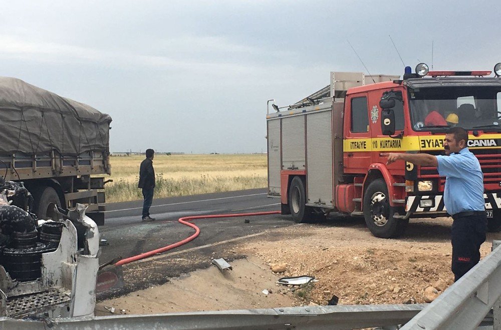 Mardin’de İki Tır Çarpıştı: 2 Yaralı