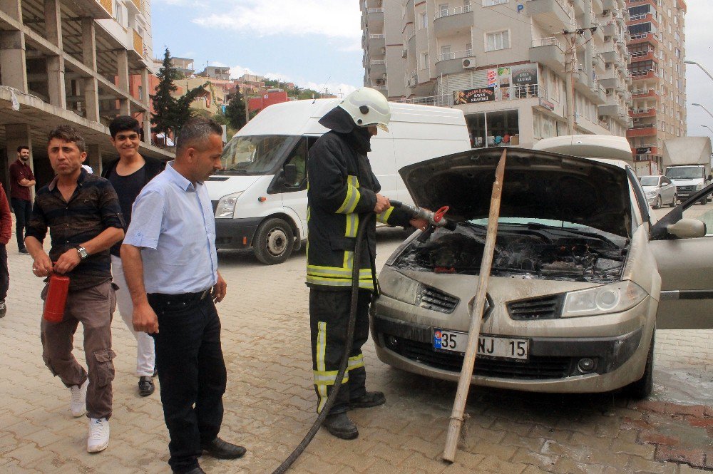 Mardin’de Seyir Halindeki Otomobil Yandı